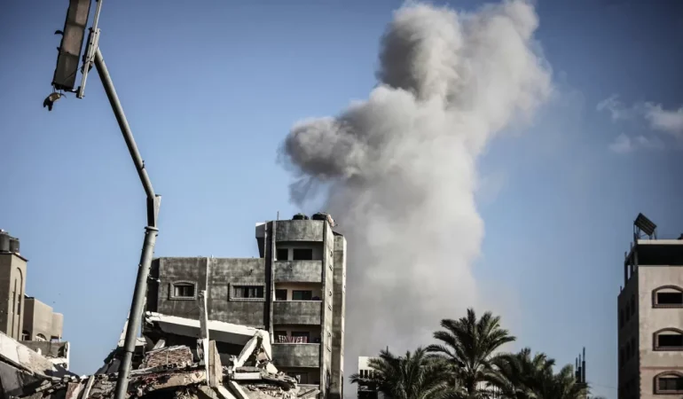 İSRAİL’İN NUSEYRAT KAMPI SALDIRISINDA ONLARCA SİVİL HAYATINI KAYBETTİ