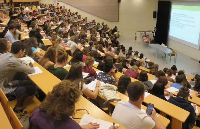 Üniversiteyi 3 Yılda Tamamlama Artık Mümkün