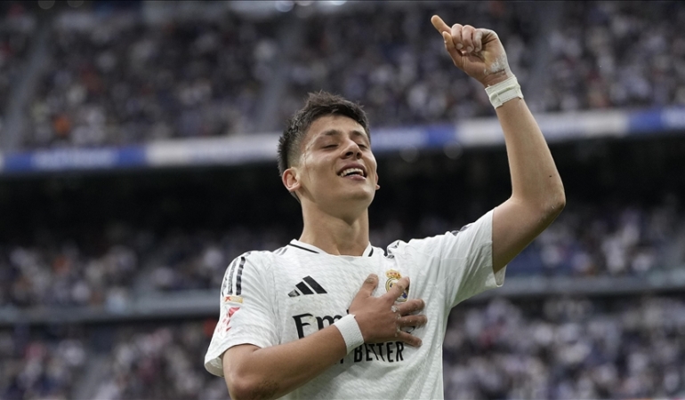 ARDA GÜLER TARİH YAZDI! REAL MADRİD’DE EKİM AYININ FUTBOLCUSU SEÇİLDİ