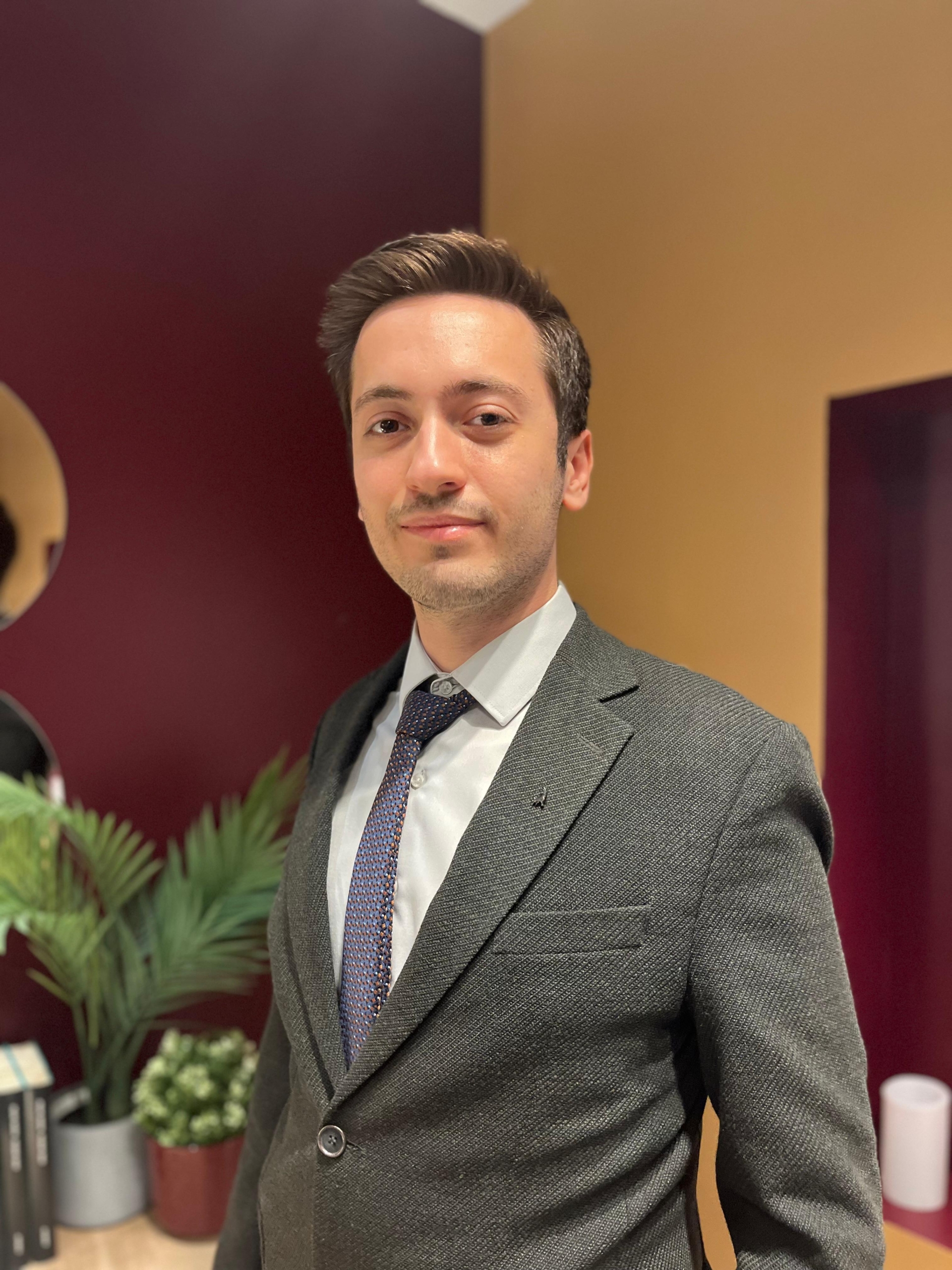 fotograf 1 scaled - AV. HASAN ÖZMEN: KOOPERATİFLER VE ŞİRKETLER HUKUKU İŞ DÜNYASININ GÜVENCESİDİR