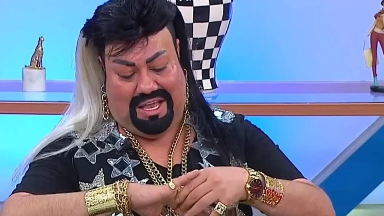 kobra-murat-genclik-halini-paylasti-kizlar-bana-bakarken-yere-dusuyordu-e81a