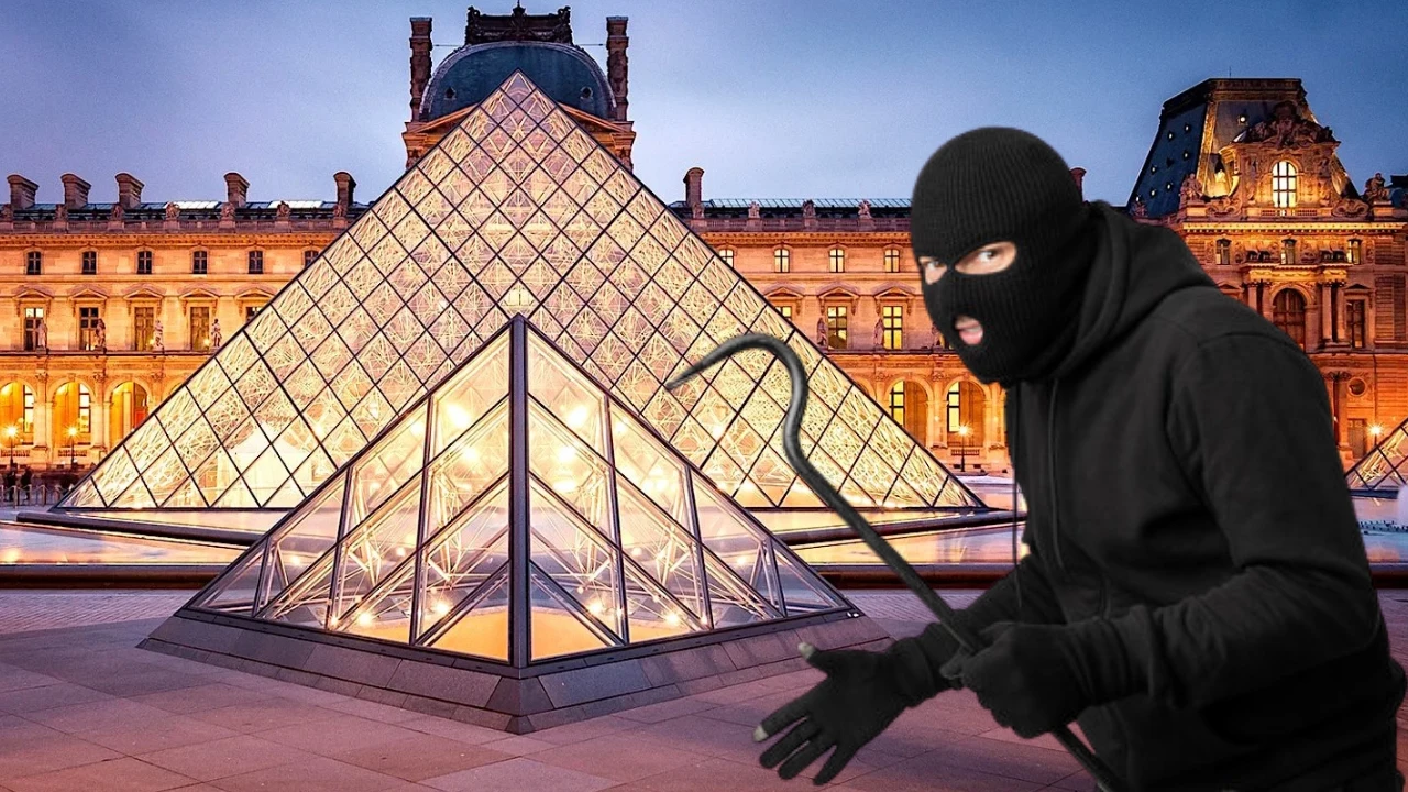 FRANSA’DA ŞOK SOYGUN: Louvre Müzesi’NDEN TARİHİ ESERLER ÇALINDI 2 louvre-muzesi-soygunu-nasil-gerceklesti-1