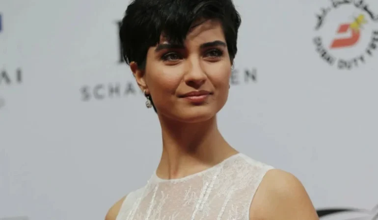 TUBA BÜYÜKÜSTÜN: “ÜZERİNDE DURULAN BU SORULARDAN UTANIYORUM”