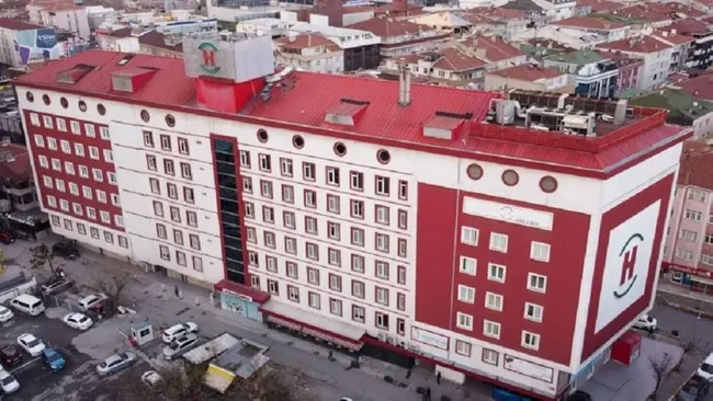 DEV SKANDALLA GÜNDEME GELEN HASTANE SESSİZ SEDASIZ SATILDI! TÜRKİYE’NİN EN TARTIŞMALI SAĞLIK KURUMU EL DEĞİŞTİRDİ