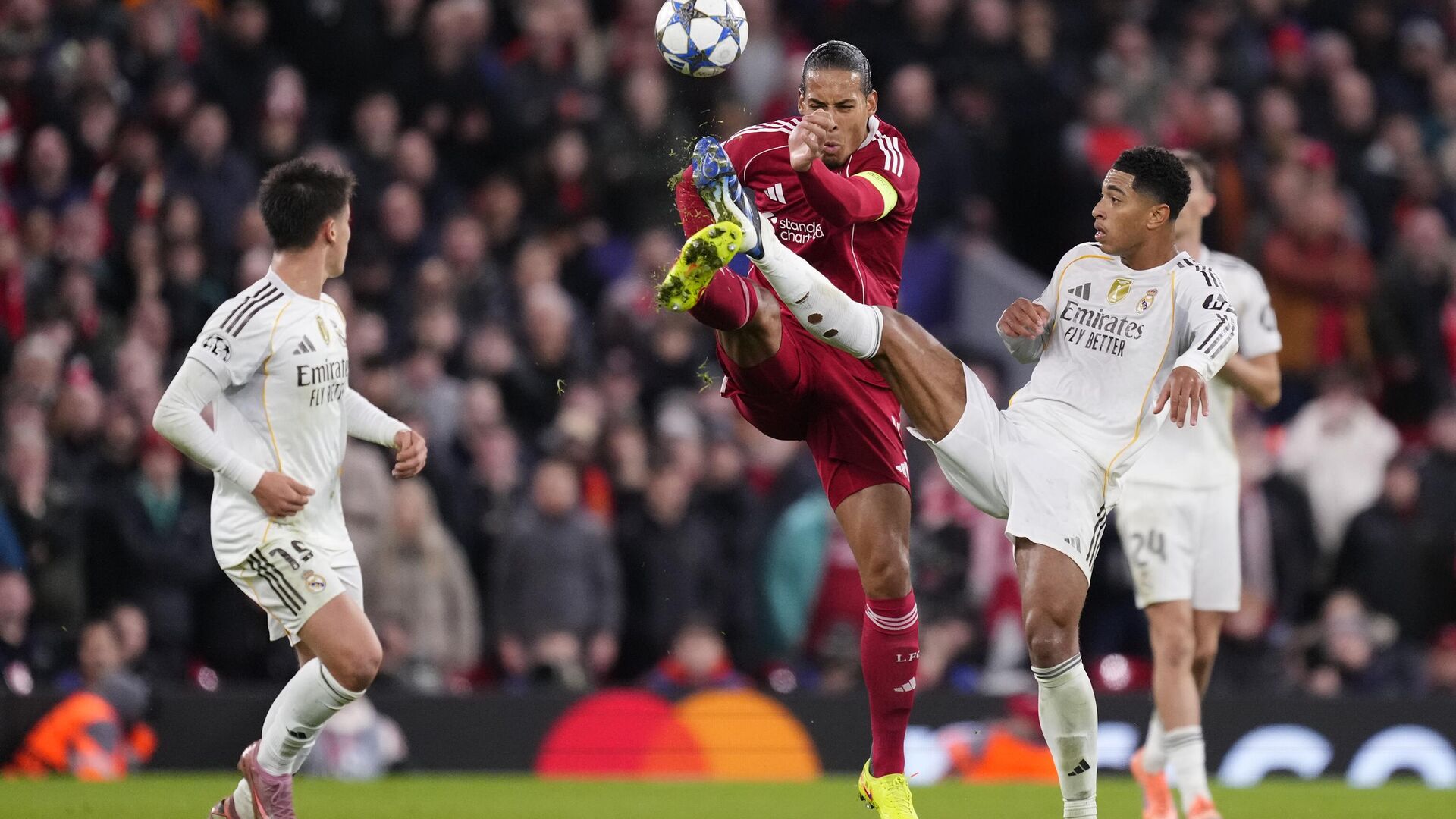 LİVERPOOL REAL MADRİD’İ DEVİRDİ! ŞAMPİYONLAR LİGİ’NDE DENGELER DEĞİŞTİ 1 - LİVERPOOL REAL MADRİD’İ DEVİRDİ! ŞAMPİYONLAR LİGİ’NDE DENGELER DEĞİŞTİ