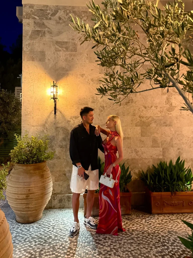 690c444ad2194294 w1200xh1600 - Cengiz Ünder’den Sevgilisine 8 Milyon TL’lik Tektaşla Masalsı Evlenme Teklifi!