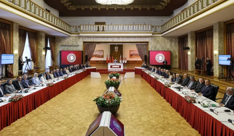 AK Parti ve CHP’den İmralı İçin Kritik Toplantılar: Siyasi Gündem Yeniden Şekilleniyor