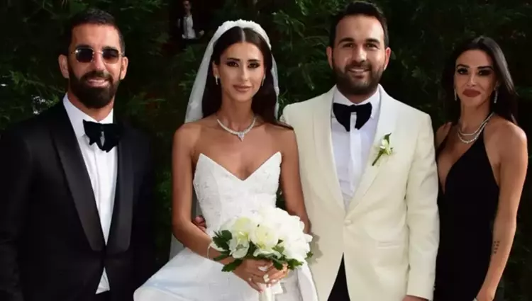 Eltiler Arasında Gerginlik Tavan Yaptı: Aslıhan Doğan Turan ile Katre Turan Arasındaki Yeni Kriz Magazin Dünyasını SallıyorEltiler Arasında Gerginlik Tavan Yaptı: Aslıhan Doğan Turan ile Katre Turan Arasındaki Yeni Kriz Magazin Dünyasını Sallıyor