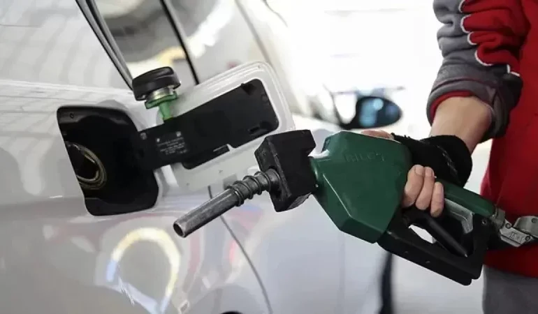 Benzin ve Motorinde İndirim Beklentisi