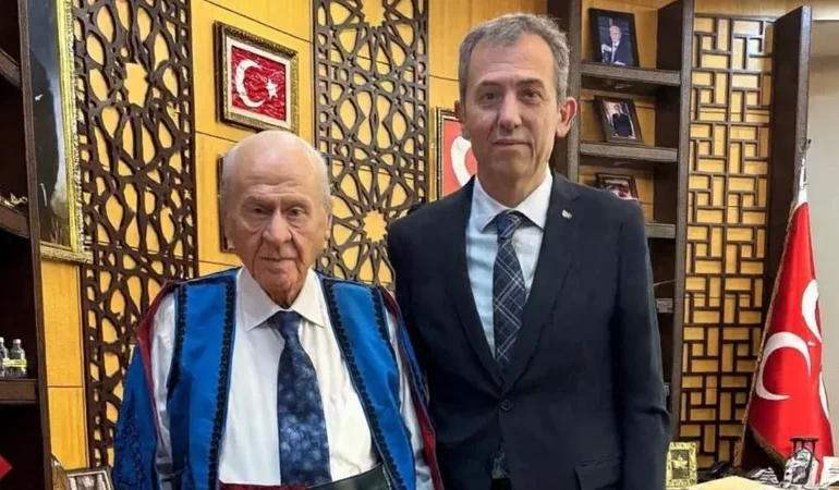 Bahçeli’den Türkmen-Alevi Kıyafetiyle Dayanışma Mesajı