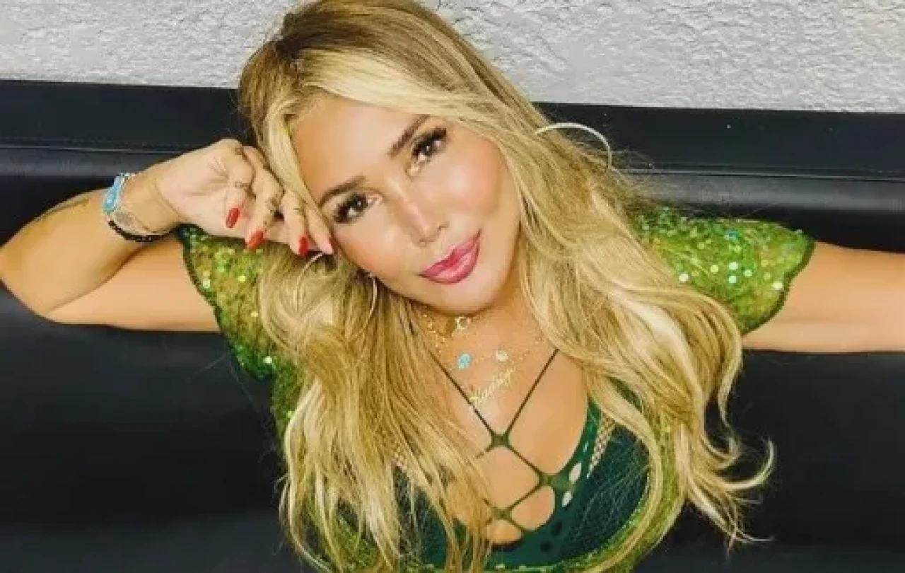 62 YAŞINDA AMA GENÇ KIZ GİBİ! YONCA EVCİMİK’İN BİKİNİLİ PAYLAŞIMLARI SOSYAL MEDYAYI SALLADI 3 9358-yonca-evcimikin-kariyerini-kim-engelledi-sezen-aksu-ve-tarkan-gercekten-onunu-mu-kesti