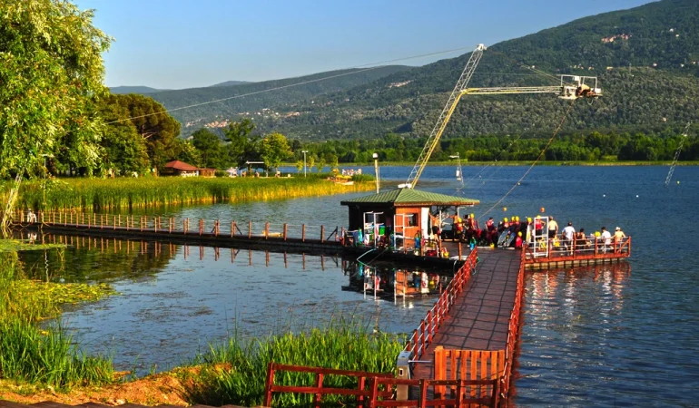Sapanca Gölü’nde Gizemli Kabarcıklar ve Su Çekilmesi Korkuttu