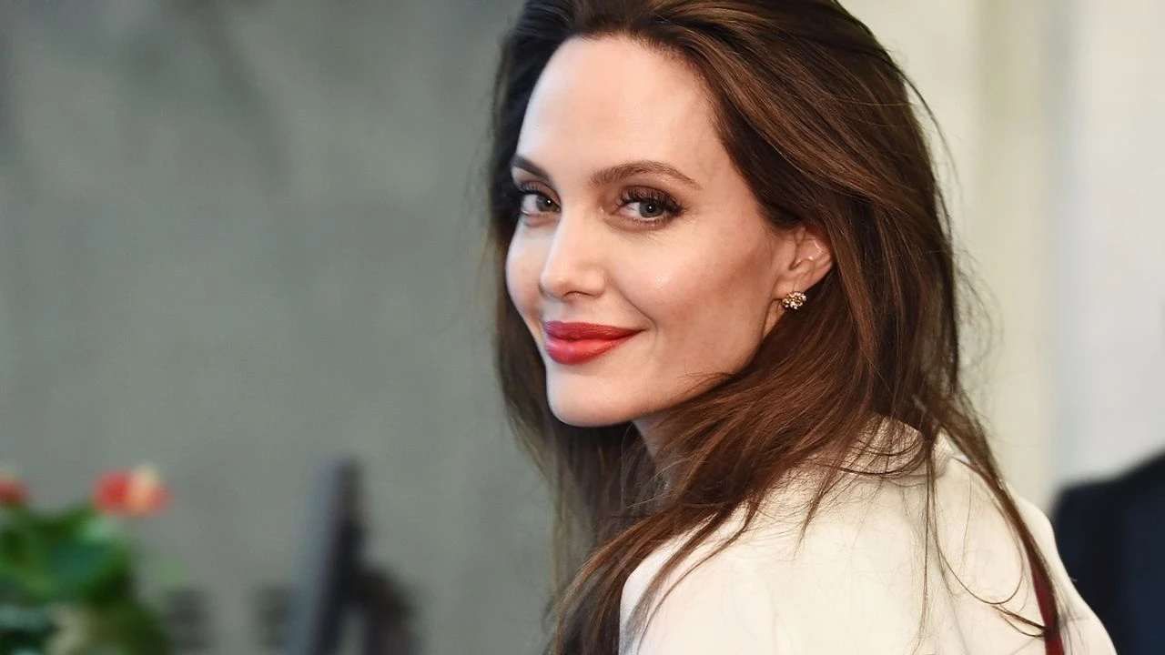 Angelina Jolie’nin Ukrayna Ziyareti Olaylı Geçti: Şoförü Zorla Askere Alındı! 3 whatsapp-image-2023-08-21-at-133845