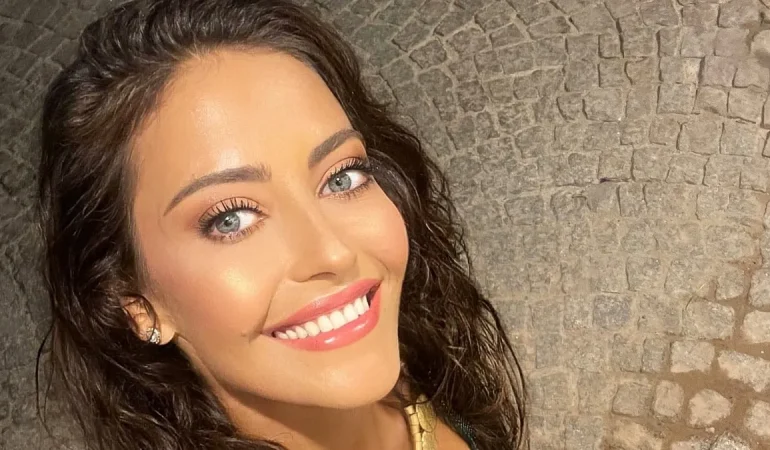 Best Model Birincisi Tuğba Melis Türk Umre’ye Gitti, Tesettürlü Hali Beğeni Topladı