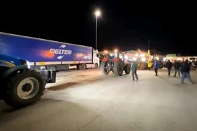 650x344-yunanli-ciftcilerin-eylemi-ipsala-sinir-kapisini-kapatti-1764703939213