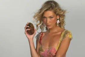 BELLA HADID’DEN FİLİSTİN’E DESTEK MESAJI: KEFİYE DESENLİ ELBİSESİYLE GÜNDEME OTURDU 4 693666996eeb2443