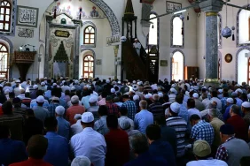 Cuma Hutbesinde Gençlere Uyuşturucu Uyarısı: “Hayatınızı Kötü Alışkanlıklardan Koruyun” 4 6944fb674a4d8369__w1200xh675