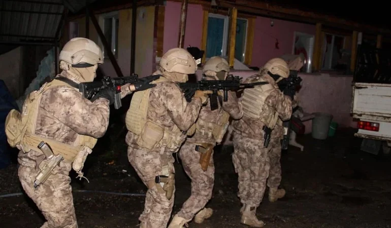 YALOVA’DA DEAŞ OPERASYONU: POLİSE ATEŞ AÇILDI, ÇATIŞMA SÜRÜYOR