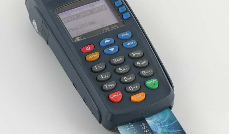 1 KARTLA KASAYA 13 MILYAR DOLAR KOYDU: İŞ DÜNYASINDA BÜYÜK BAŞARI