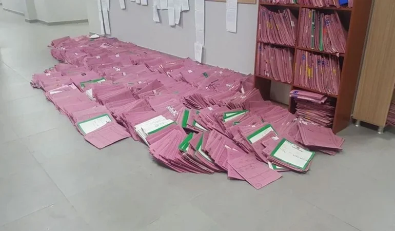 BORÇ KRİZİNDE VATANDAŞLAR İCRALIK OLDU: HER GÜN 30 BİN YENİ DOSYA GELİYOR