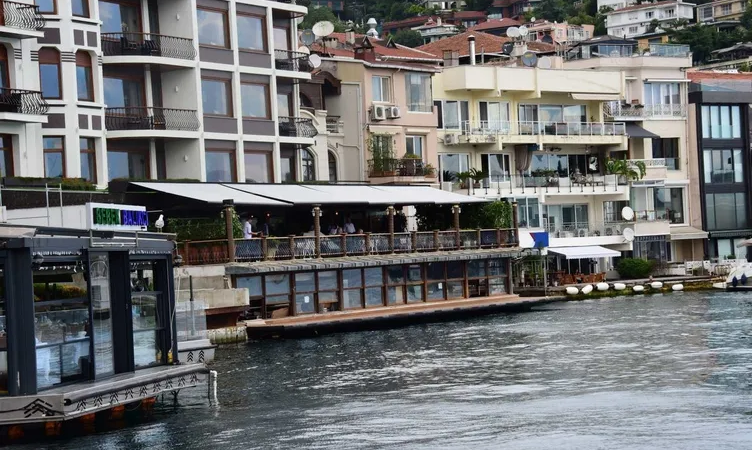 NARKOTİK OPERASYONUNDA “PARTİ MERKEZİ” GÖRÜNÜMLÜ YER İFŞA OLUNCA ŞOKE EDEN AYRINTILAR ORTAYA ÇIKTI