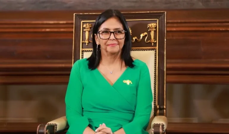 VENEZUELA’DA YENİ DÖNEM BAŞLADI: RODRIGUEZ YEMİN EDEREK RESMEN GÖREVİ DEVRALDI