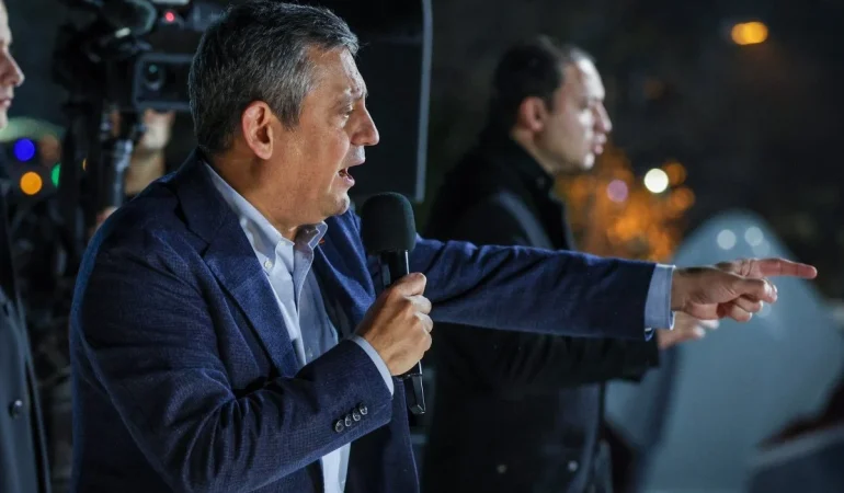 Özgür Özel: Emekli Maaşlarına Zam Yapılacaka Kadar 7/24 Eylem Yapacağız