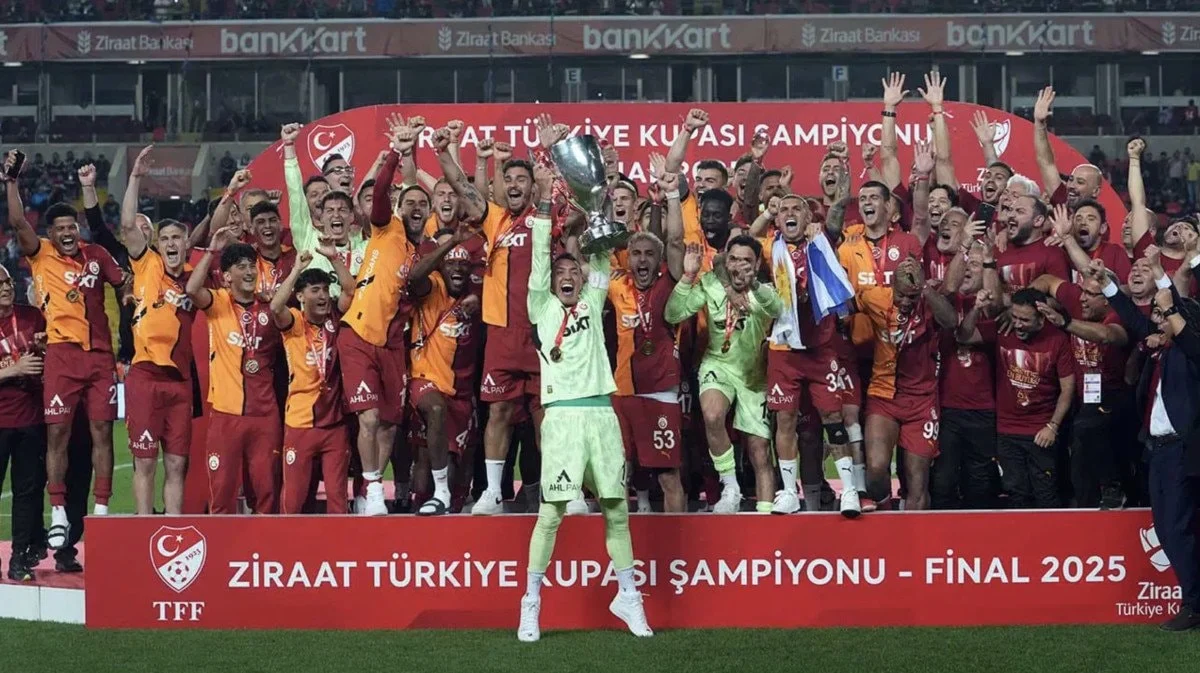 Galatasaray, Kupa Finalinde Fenerbahçe'yi Yenilecek Tarih Yazdı 3 69609ca1d9cdb453__w1200xh673