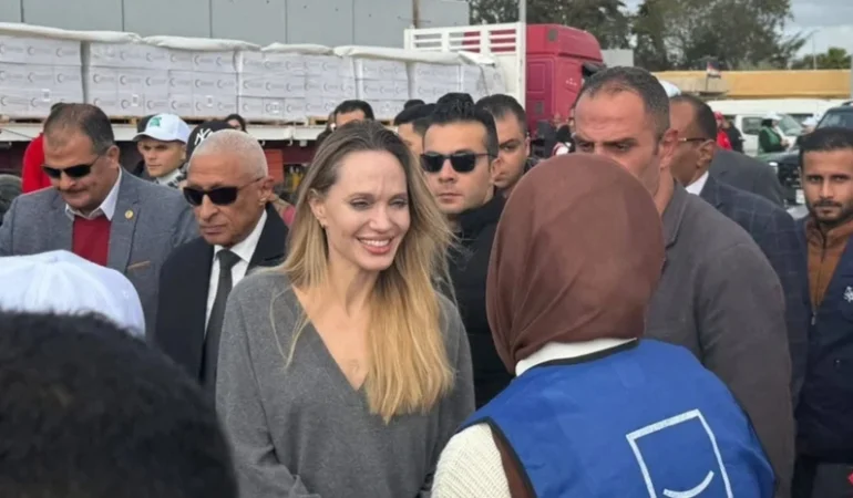 ANGELINA JOLIE SINIRDA İNSANİ YARDIM ÇAĞRISI YAPTI, REFAH KAPISINDA DURUMU YERİNDE İNCELEDİ