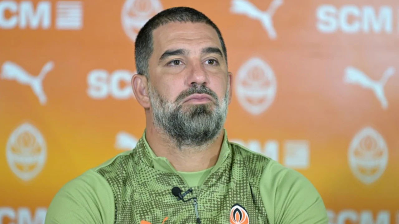 ARDA TURAN YENİ DOĞAN YEĞENİNE YARIM KİLO ALTIN TAKARAK BÜYÜK JEST YAPTI 2 arda-turan-nesteri-vuruyor-7-ismin-biletini-kesti-t6z2