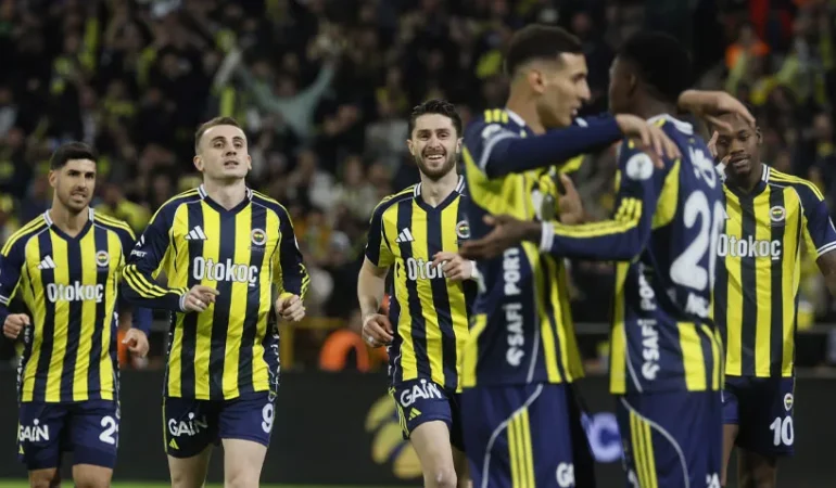 FENERBAHÇE SAMSUNSPOR’U İKİ GOLLE GEÇTİ, FİNALİN ADI NETLEŞTİ
