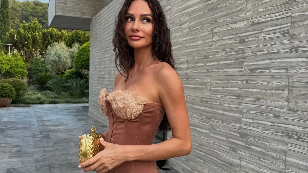 YASEMIN ERGENE PAYLAŞTIĞI KAR MANZARALI YENİ EV FOTOGLARIYLE SOSYAL MEDYAYI SALLADI 3 yasemin-ergene